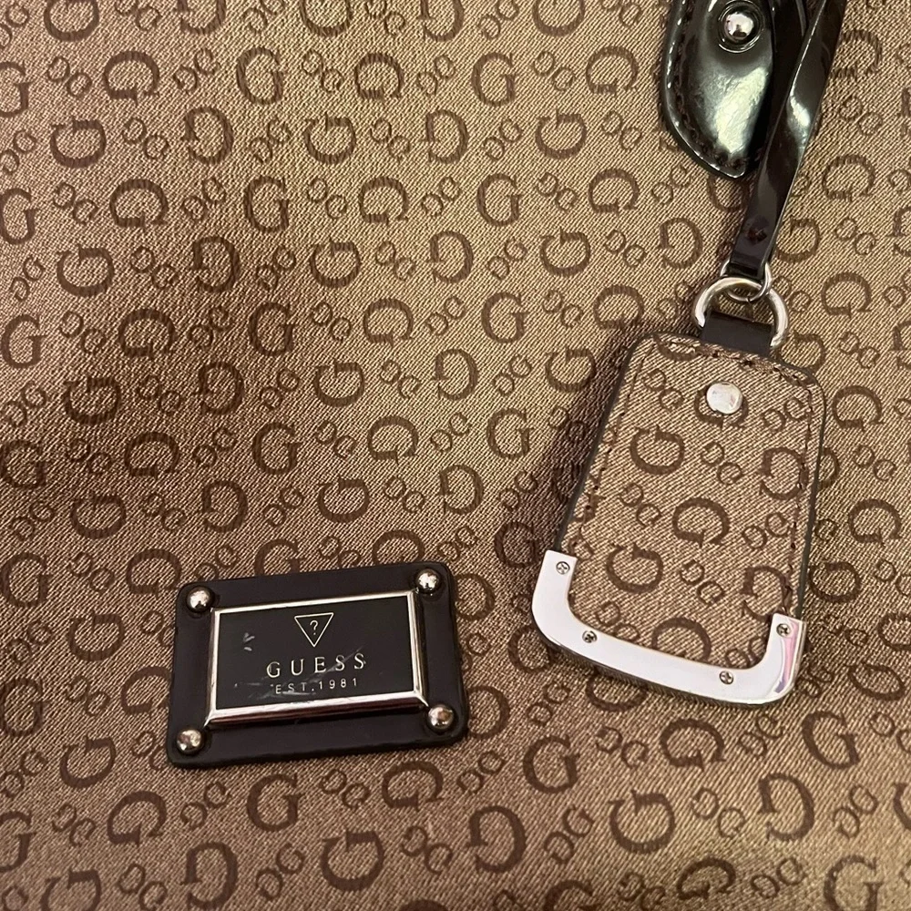 GUESS Tote - Picture 2 of 10